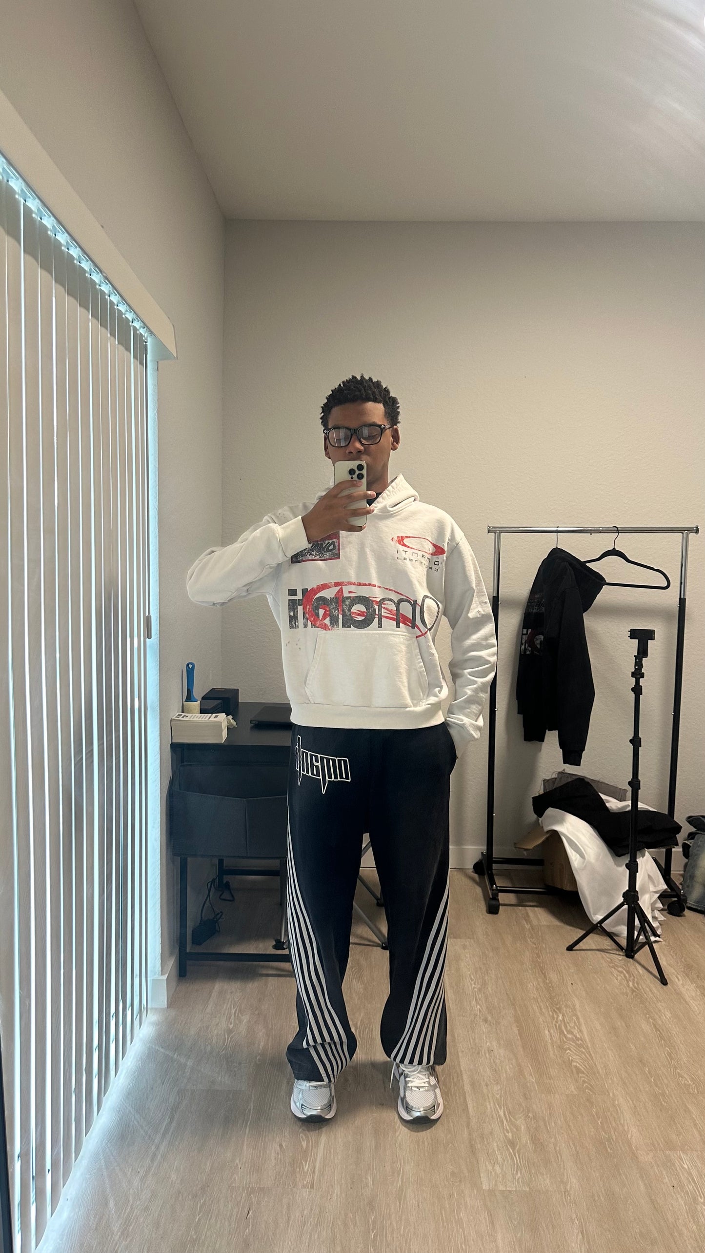 HELLO DISTRESSED HOODIE WHITE